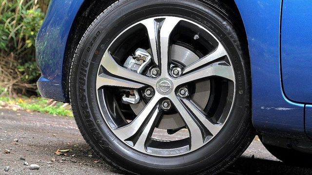 2020 Nissan Tiida 5D 傳奇版  第4張相片