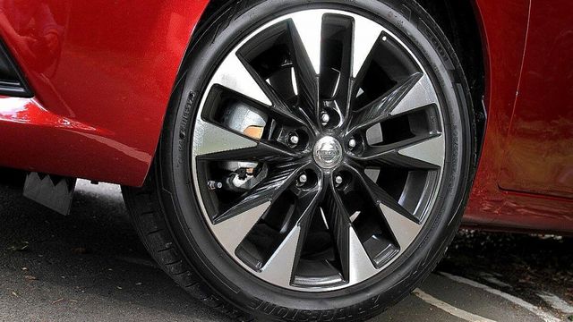 2020 Nissan Tiida 5D Turbo版  第3張相片