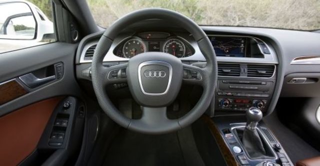 2011 Audi A4 Sedan 2.0 TFSI  第7張相片