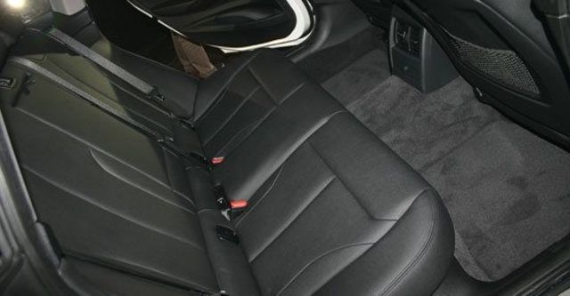2013 BMW 3-Series GT 320i Luxury  第7張相片