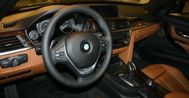 2012 BMW 3-Series Sedan 335i Sport  第9張相片