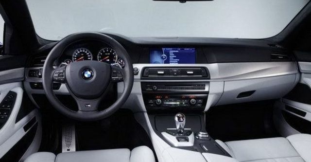 2012 BMW 5-Series Sedan M5  第8張相片