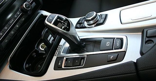 2012 BMW 5-Series Touring 520d  第5張相片