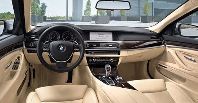 2011 BMW 5-Series Sedan 520d  第8張相片