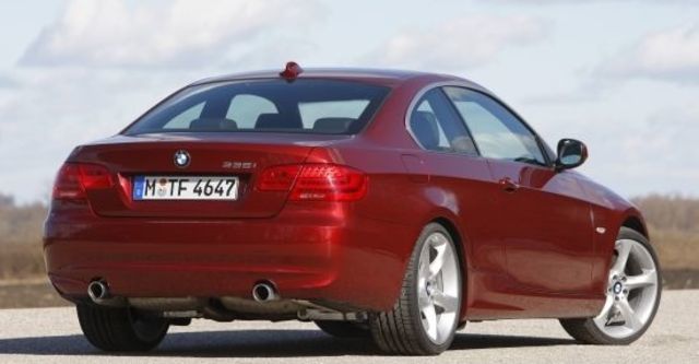 2010 BMW 3-Series Coupe 320i  第3張相片