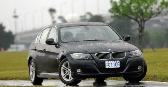2010 BMW 3-Series Sedan 320i  第1張相片
