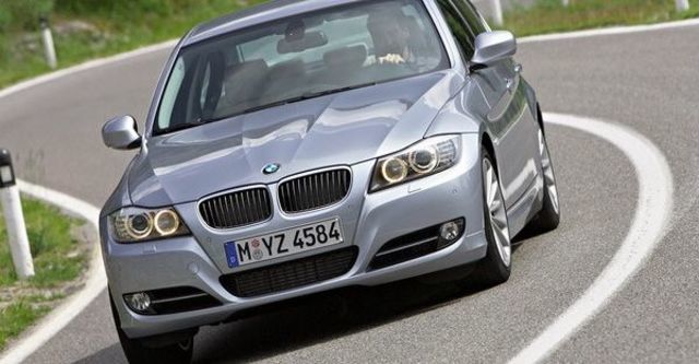 2010 BMW 3-Series Sedan 320i  第6張相片