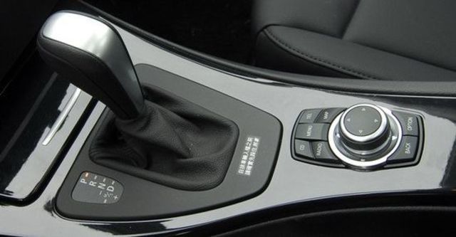 2010 BMW 3-Series Sedan 323i  第5張相片