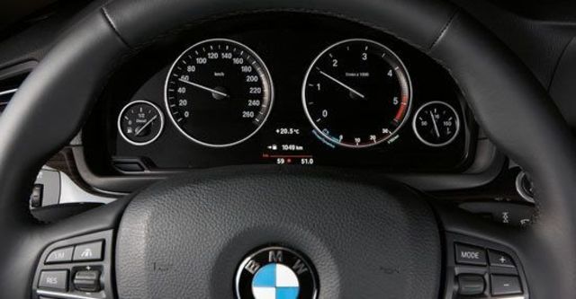 2010 BMW 5-Series Sedan 530d  第11張相片