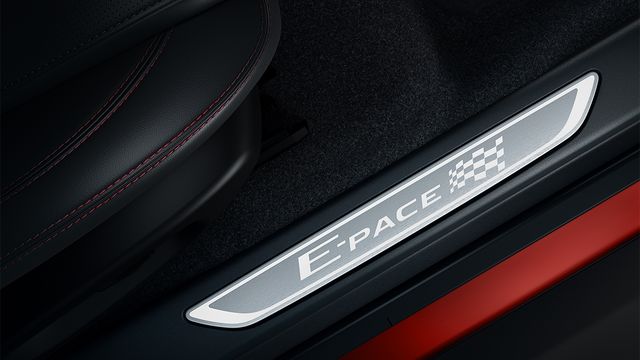2020 Jaguar E-Pace P200 Chequered Flag  第10張相片