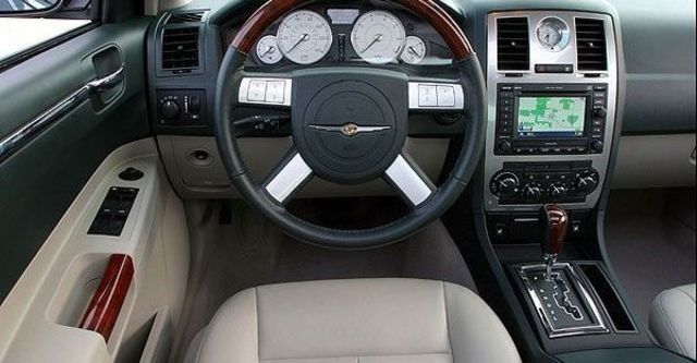 2009 Chrysler 300C 2.7  第6張相片