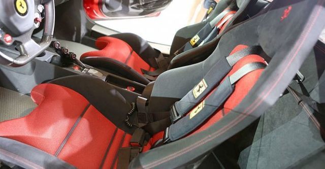 2015 Ferrari 458 Speciale  第9張相片