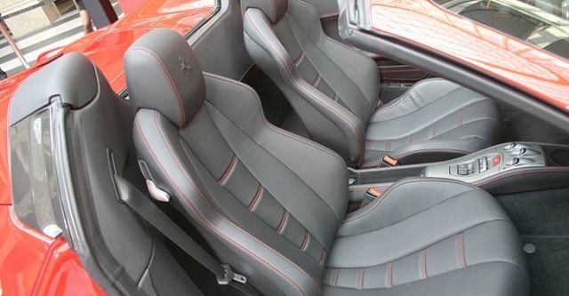2015 Ferrari 458 Spider V8  第8張相片