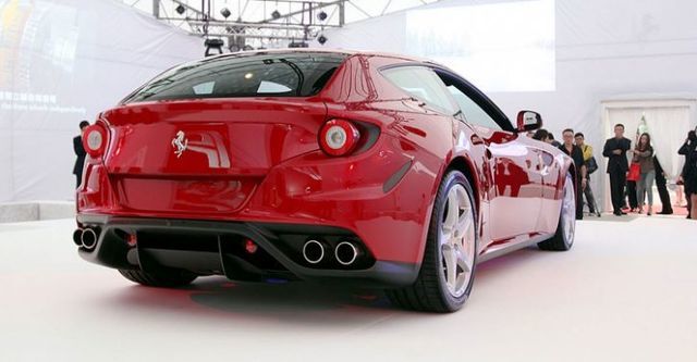 2015 Ferrari FF V12  第3張相片