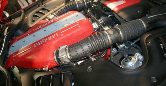 2015 Ferrari FF V12  第8張相片