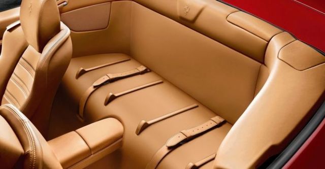 2014 Ferrari California 30 4.3 V8  第8張相片