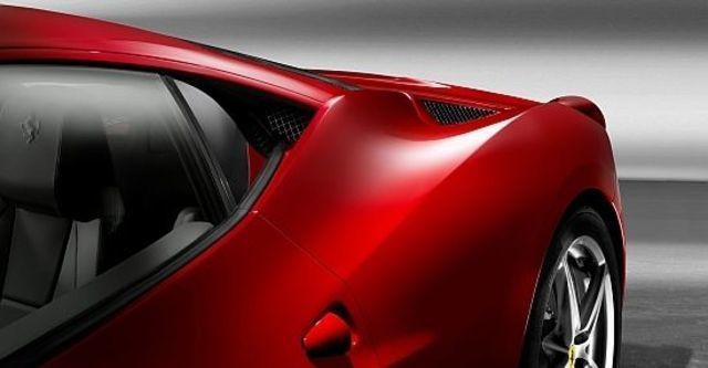 2013 Ferrari 458 Italia Coupe  第9張相片