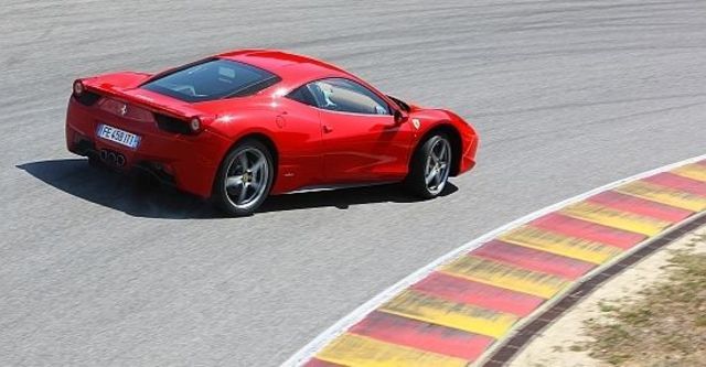 2012 Ferrari 458 Italia Coupe  第4張相片