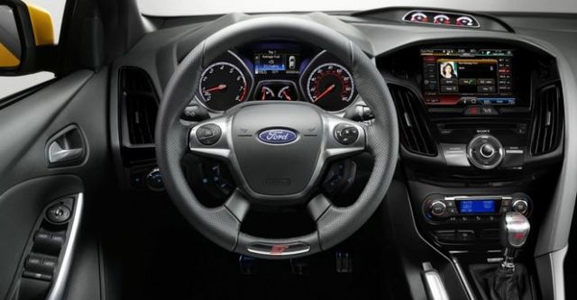 2015 Ford Focus 5D ST  第8張相片