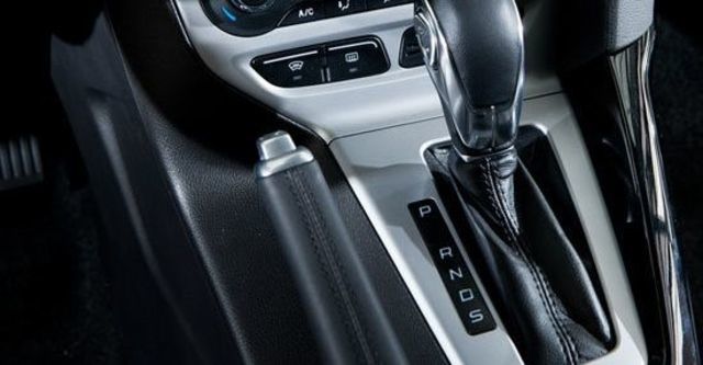 2013 Ford Focus 4D 1.6汽油時尚經典型  第9張相片