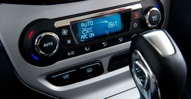 2013 Ford Focus 4D 1.6汽油時尚經典型  第11張相片