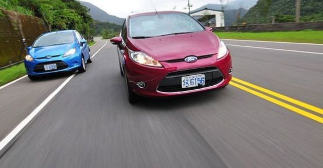 2010 Ford Fiesta 1.4時尚版(鈦銀紫)  第1張相片