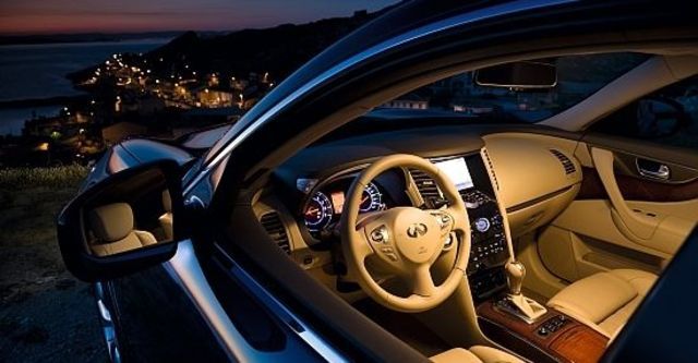 2010 Infiniti FX 35 Premium  第7張相片