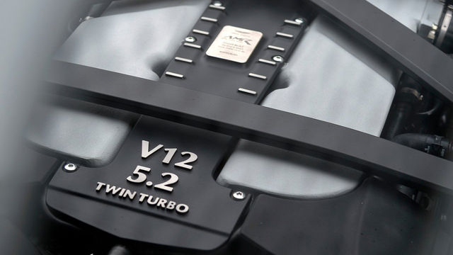 2020 Aston Martin DB11 AMR  第9張相片