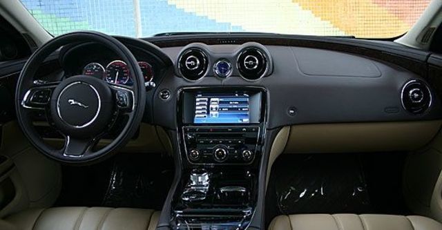 2011 Jaguar XJ 3.0 SuperV6 LWB Premium  第9張相片