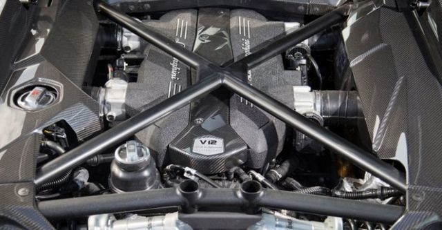 2015 Lamborghini Aventador Roadster LP 700-4  第7張相片