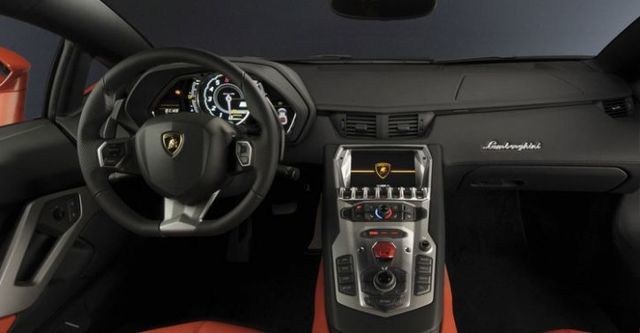2014 Lamborghini Aventador LP 700-4  第6張相片