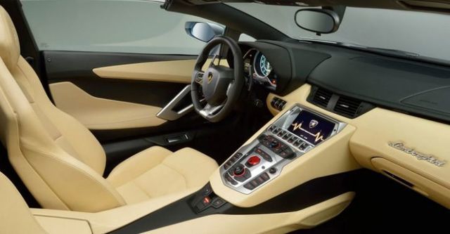 2014 Lamborghini Aventador Roadster LP 700-4  第8張相片