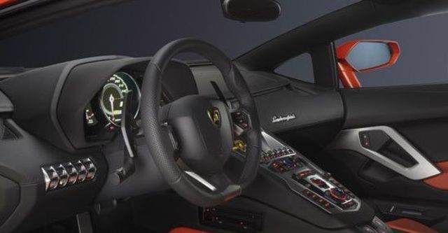 2013 Lamborghini Aventador LP 700-4  第6張相片