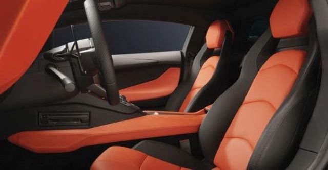 2013 Lamborghini Aventador LP 700-4  第10張相片