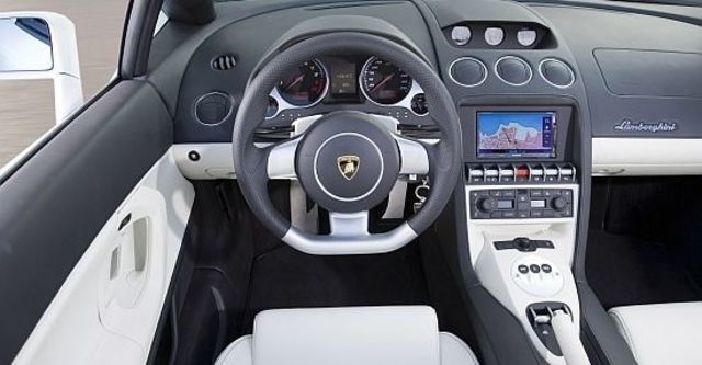 2011 Lamborghini Gallardo LP 560-4 Spyder  第11張相片