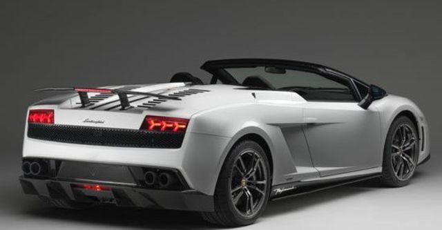 2011 Lamborghini Gallardo LP 570-4 Spyder Performante  第3張相片