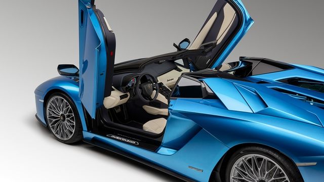 2020 Lamborghini Aventador S Roadster V12  第5張相片