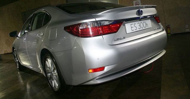 2015 Lexus ES 300h旗艦版  第2張相片