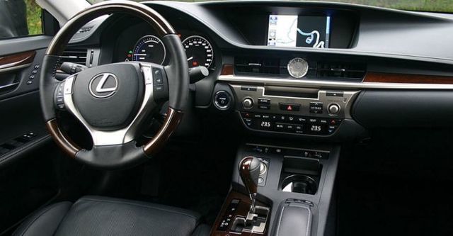 2015 Lexus ES 300h旗艦版  第4張相片