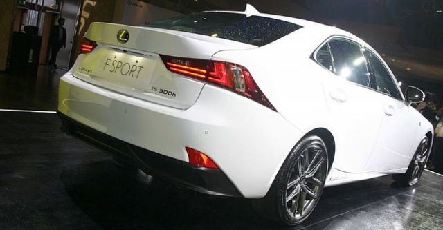 2015 Lexus IS 300h F Sport版  第2張相片