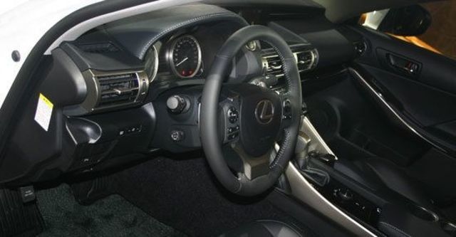 2013 Lexus IS 250頂級Navi版  第6張相片