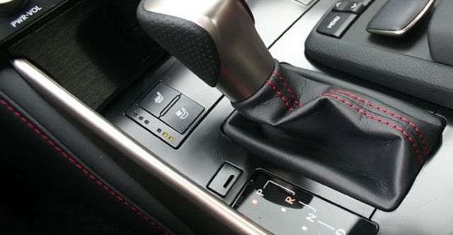 2013 Lexus IS 300h F Sport Navi版  第6張相片