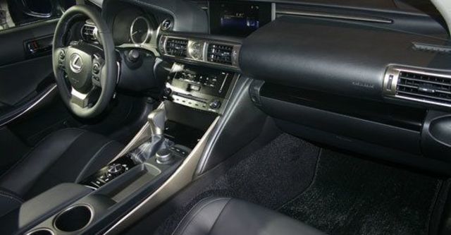2013 Lexus IS 300h豪華版  第6張相片