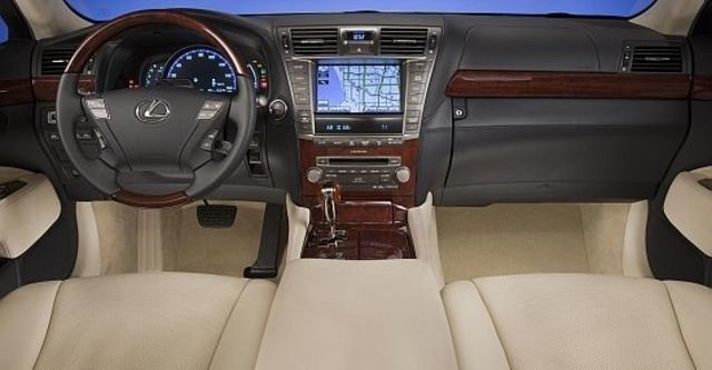 2010 Lexus LS 600hL  第5張相片