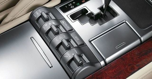 2009 Lexus LX 570  第9張相片