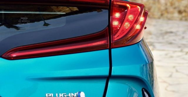 2017 Toyota Prius PHV 1.8  第4張相片