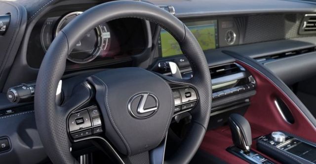 2017 Lexus LC 500h  第10張相片