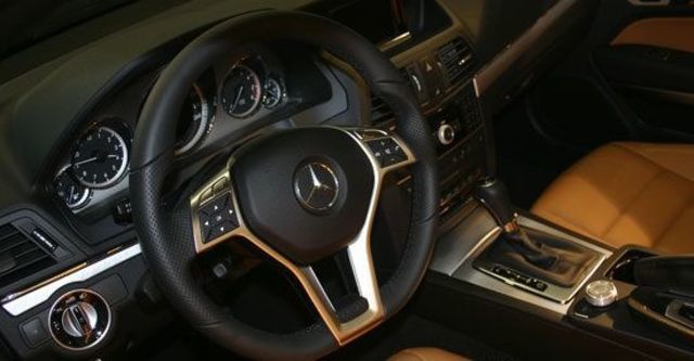 2013 M-Benz E-Class Cabriolet E350 BlueEFFICIENCY  第9張相片