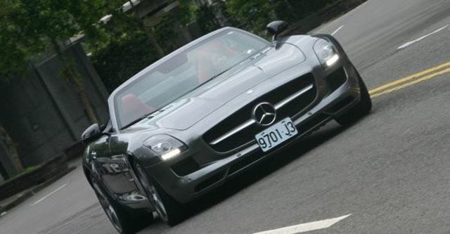 2013 M-Benz SLS AMG Roadster 6.3  第2張相片