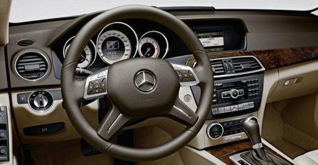 2011 M-Benz C-Class Sedan C200 BlueEFFICIENCY Classic  第7張相片